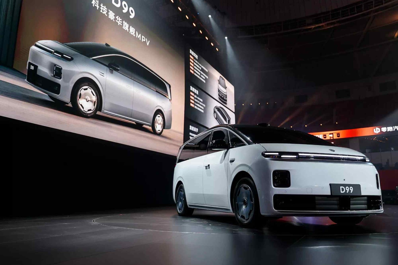 Stellantis Ortaklı Leapmotor’dan Elektrikli Minivan Hamlesi: D99 Sahneye Çıktı